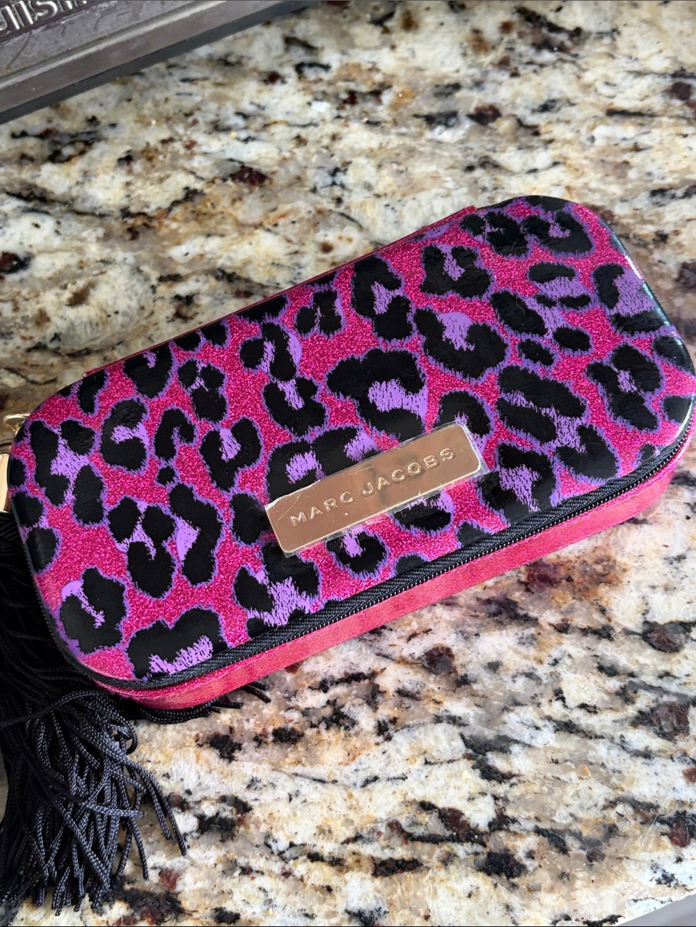 💕⚡️Marc Jacobs Pink and Purple Leopard Print Cosmetic Case - Picture 2 of 8